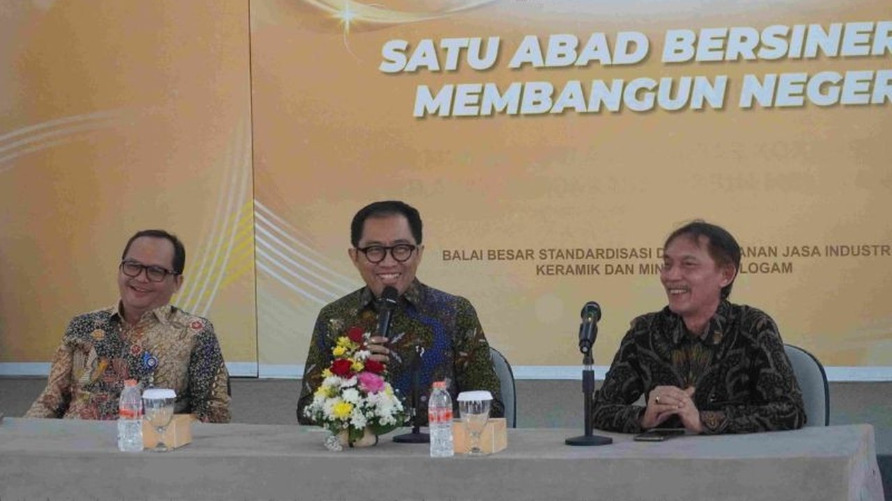 Wamenperin Faisol Riza menyatakan SNI wajib membuat industri keramik lebih berdaya saing dan mampu penuhi kebutuhan nasional.