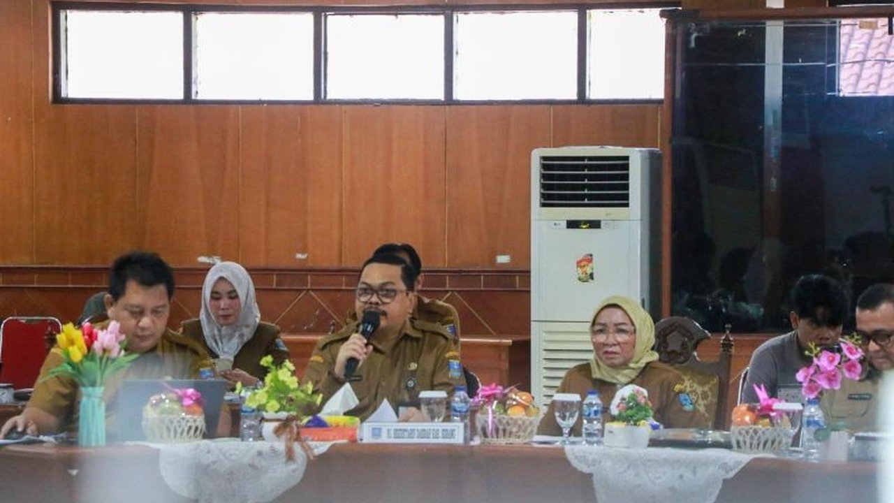 Pemkab Serang berupaya meraih predikat utama Kabupaten Layak Anak (KLA) dari Kementerian PPPA melalui verifikasi dan pemenuhan dokumen.