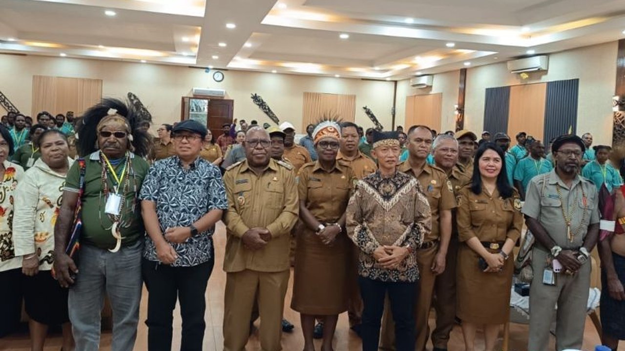 Pemkab Mimika gelar lomba kerajinan Suku Amungme untuk tingkatkan produktivitas pengrajin dan promosikan budaya lokal.