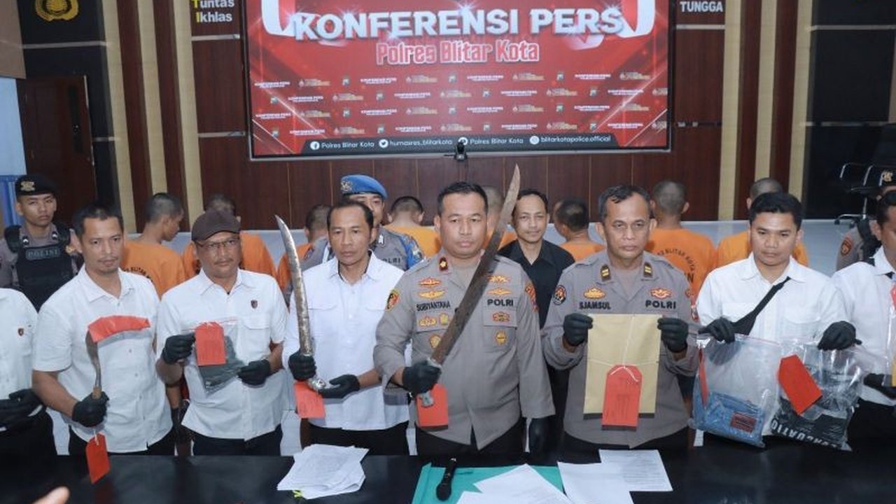 Polres Blitar Kota berhasil mengamankan 13 tersangka dalam Operasi Pekat Semeru 2025 untuk menekan angka kriminalitas di wilayah hukumnya.