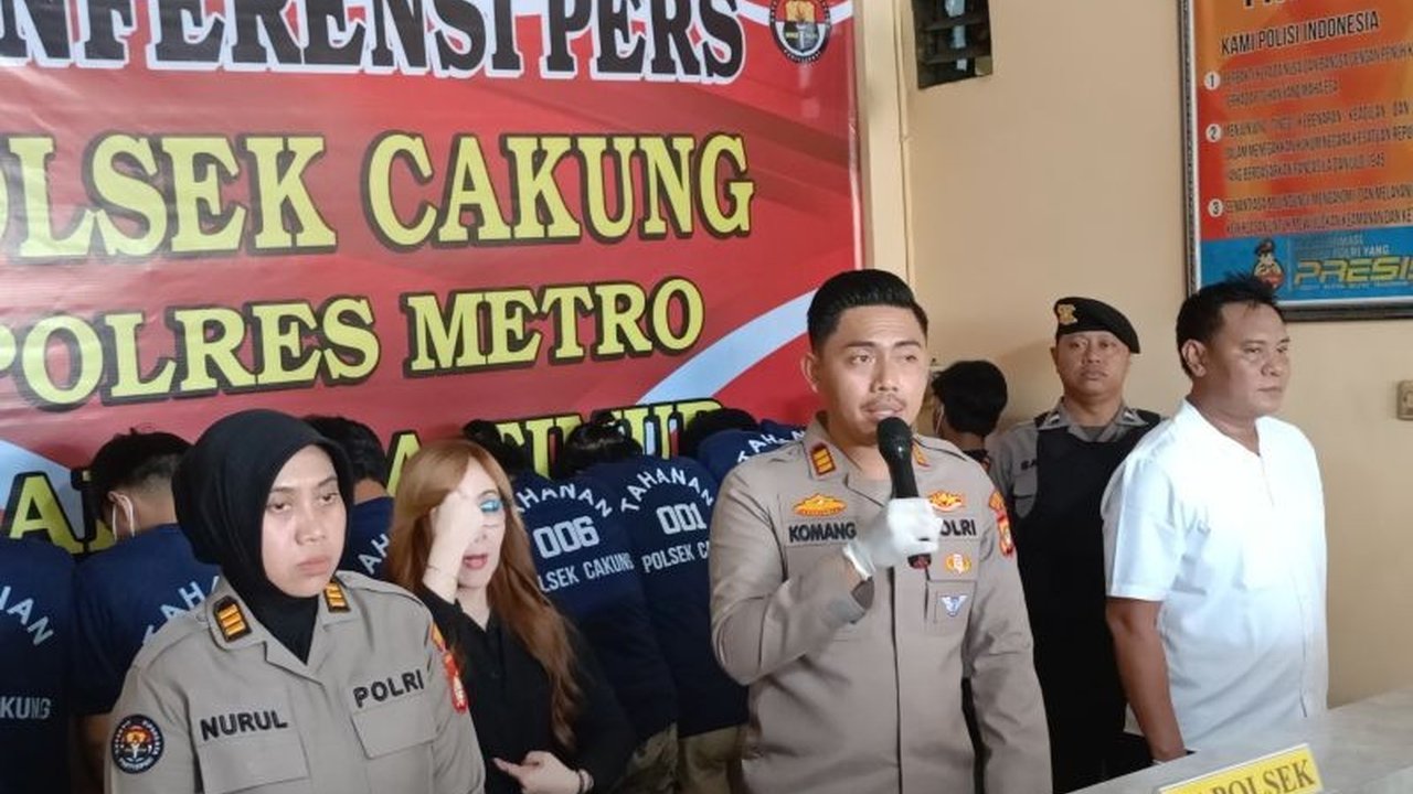 Polisi menangkap sembilan pelaku curanmor di Cakung, Jakarta Timur, beserta barang bukti sepeda motor dan kunci लेटर T.