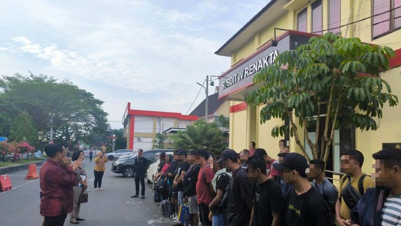 BP3MI Sumut pulangkan 26 CPMI yang digagalkan ke Malaysia. Polisi menetapkan tiga tersangka terkait pengiriman ilegal setelah penggerebekan.