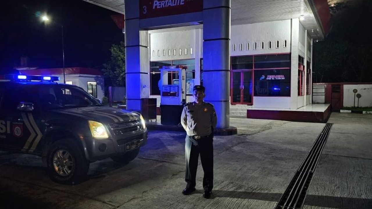 Polres Agam selidiki dugaan pengoplosan BBM di SPBU Tiku. Pertamina lakukan penyegelan dan ambil sampel minyak untuk uji kualitas.