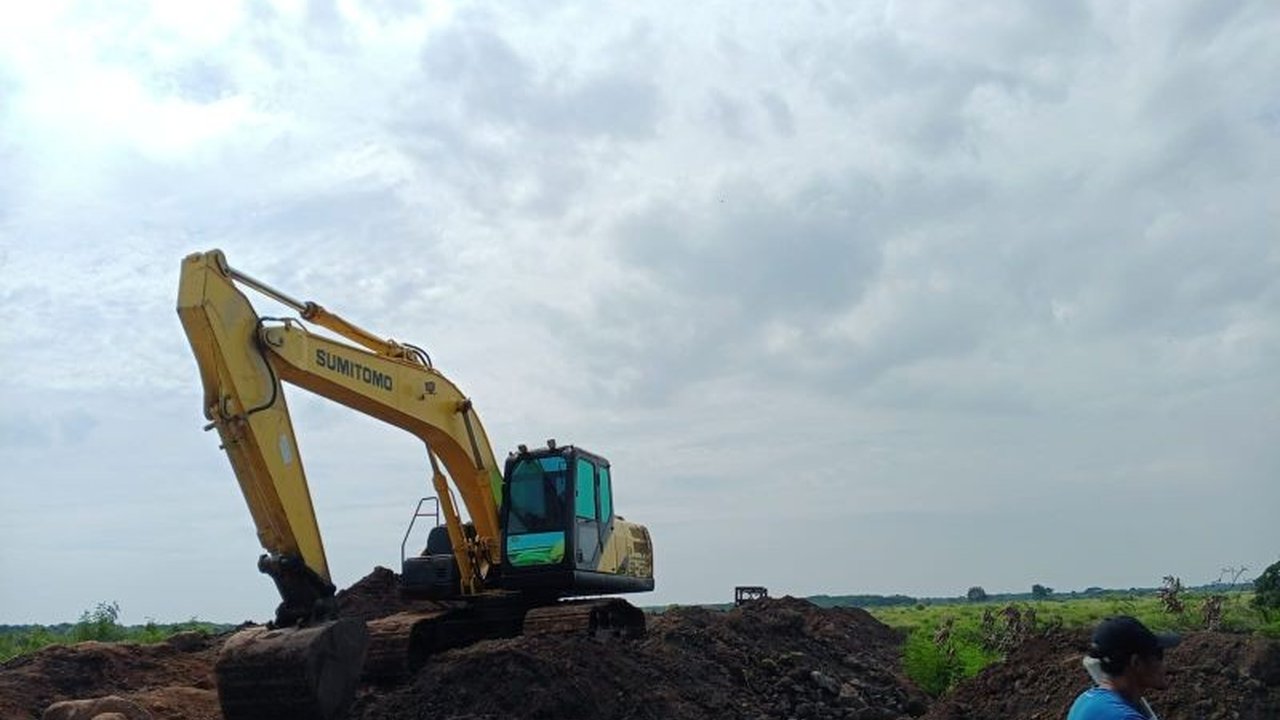 Warga Serang Keluhkan Proyek Pengurukan Jalan yang Berdebu dan Licin