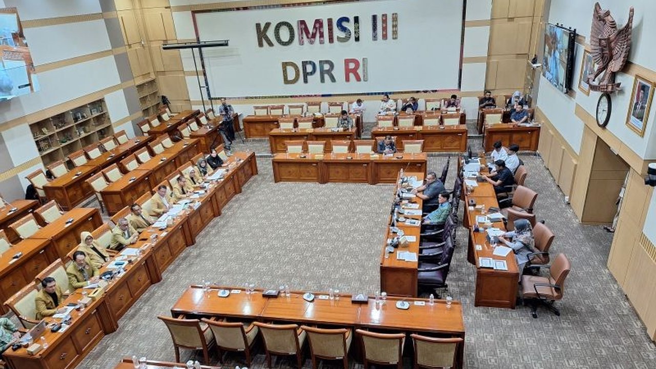 Komisi III DPR RI menerima 130 masukan dari Ikadin terkait RUU KUHAP, dengan fokus utama pada keadilan restoratif dan data tunggal penerima.