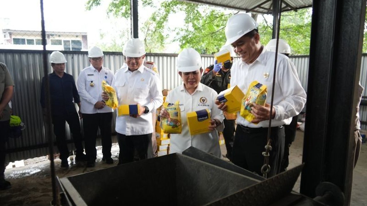 Barantin musnahkan 983,5 kg pakan burung impor asal Jerman mengandung biji ganja, tindakan tegas ini diapresiasi DPR RI untuk cegah penyalahgunaan narkotika.