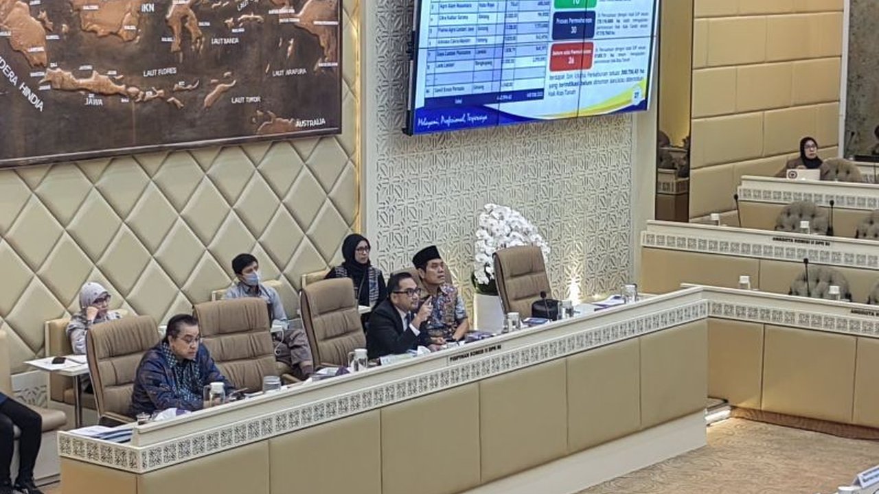 Komisi II DPR RI mendesak Kementerian ATR/BPN untuk membuat regulasi penyelesaian konflik pertanahan yang melibatkan institusi negara demi kepentingan rakyat.
