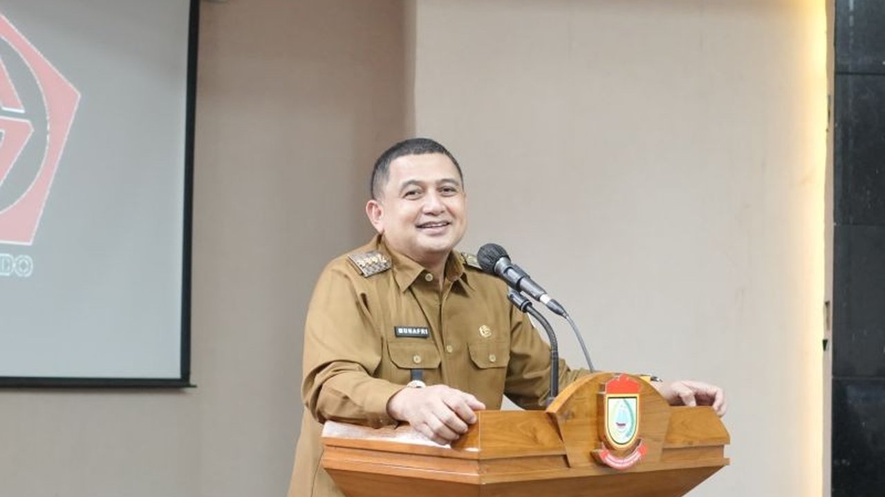 Wali Kota Makassar, Munafri Arifuddin, berkomitmen prioritaskan pengusaha lokal dalam proyek pembangunan kota demi perputaran ekonomi yang merata.