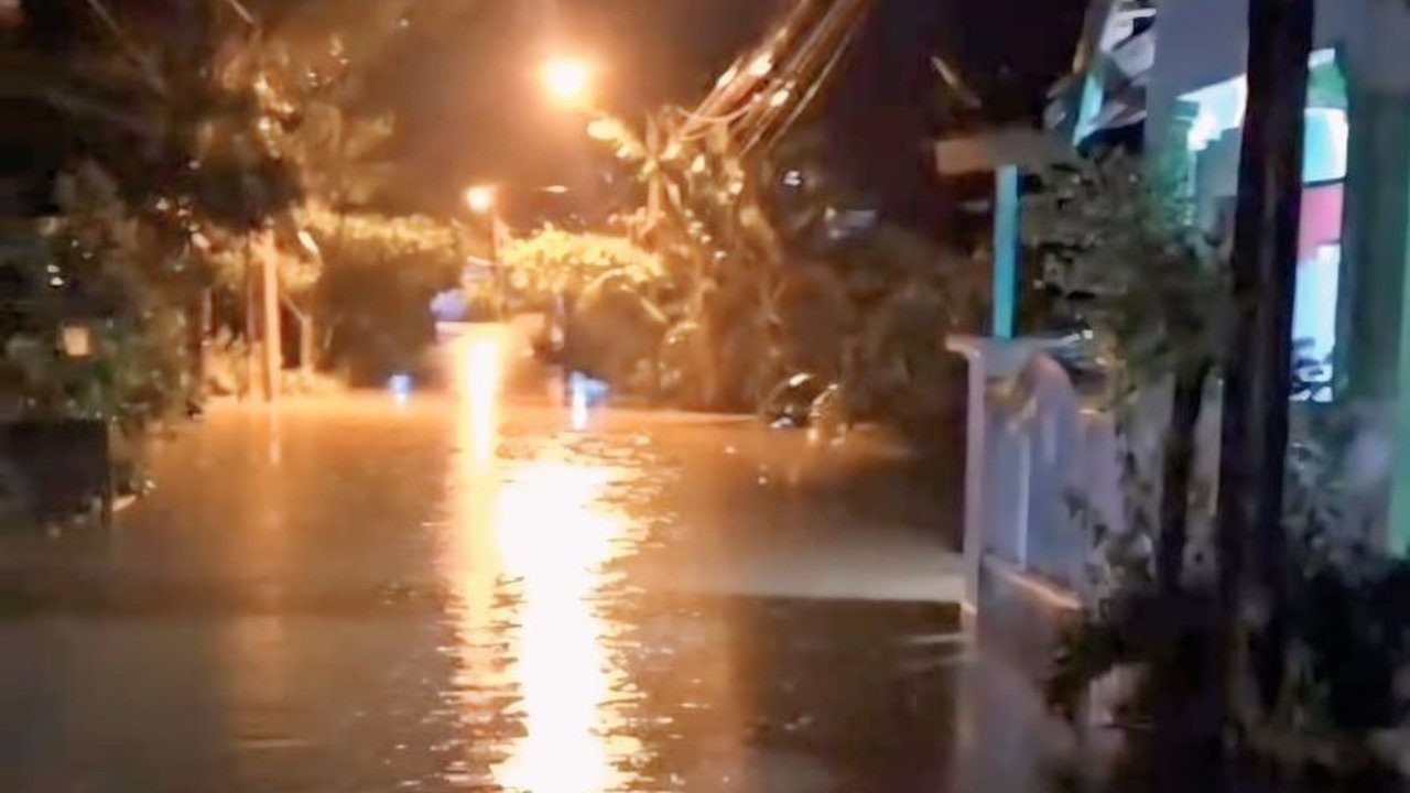 Banjir melanda Ogan Komering Ulu (OKU), Sumatera Selatan, BPBD mendata 57 rumah terdampak dan melakukan evakuasi warga ke tempat aman.
