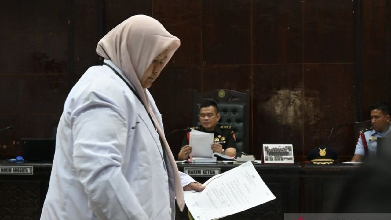 Pengadilan Militer memeriksa ahli forensik terkait kasus oknum TNI AL yang diduga membunuh Juwita, seorang jurnalis di Banjarbaru.