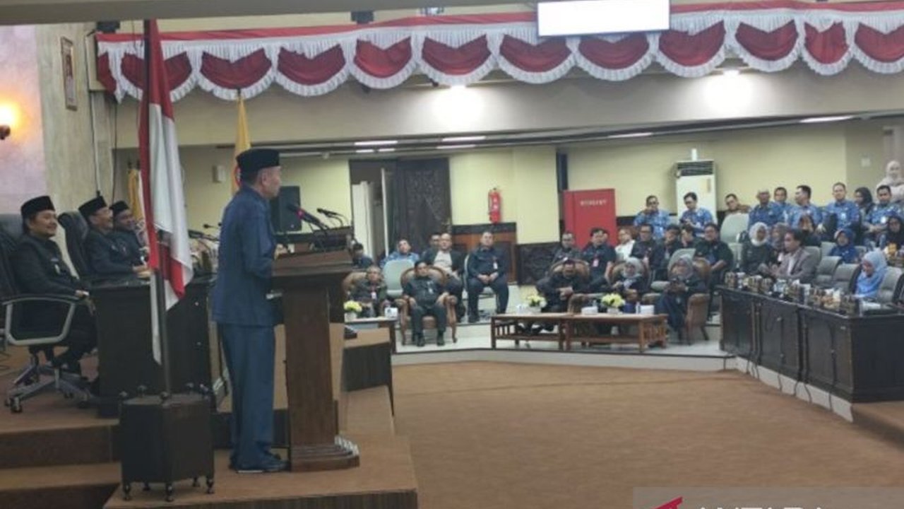 Gubernur Kalsel, H. Muhidin, ajukan Raperda RPJMD 2025-2029 dan pengelolaan usaha pertambangan mineral dan batubara untuk penyesuaian UU.