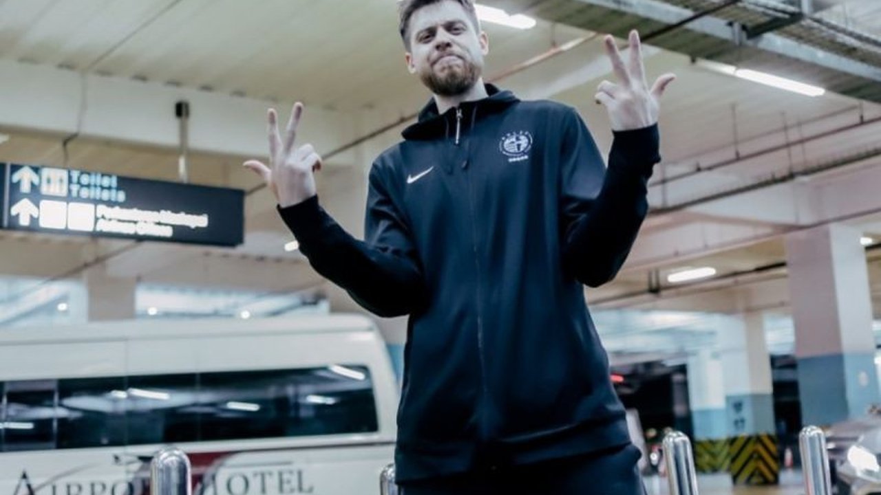 Tangerang Hawks Basketball resmi merekrut Artem Kovalov, pemain Timnas Ukraina, untuk menggantikan Jarred Shaw dan memperkuat tim di IBL 2024-2025.