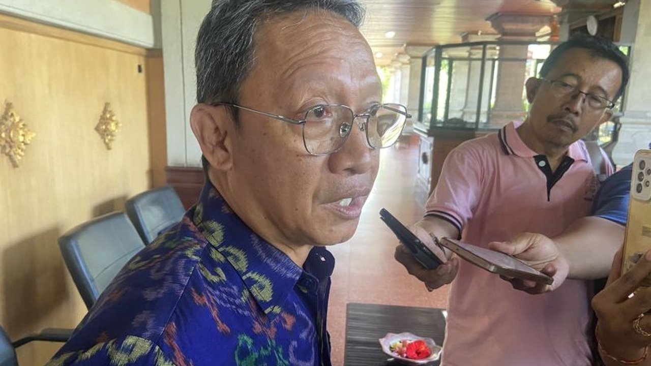 Pemprov Bali mengalokasikan Rp400 miliar dalam anggaran perubahan 2025 untuk memperbaiki seluruh jalan provinsi yang rusak akibat cuaca ekstrem dan aktivitas kendaraan.
