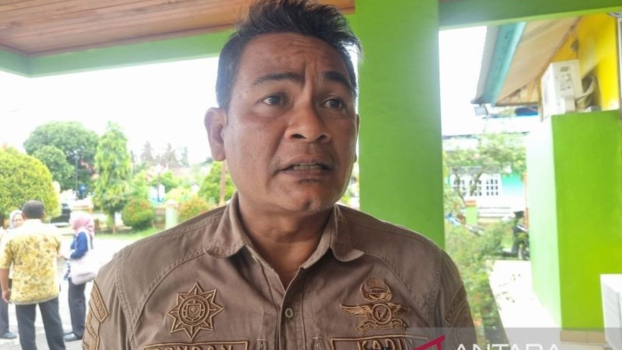 Kemenkominfo membangun 20 BTS 3T di Manokwari untuk pemerataan akses internet hingga pelosok, dorong ekonomi lokal, dan potensi wisata.