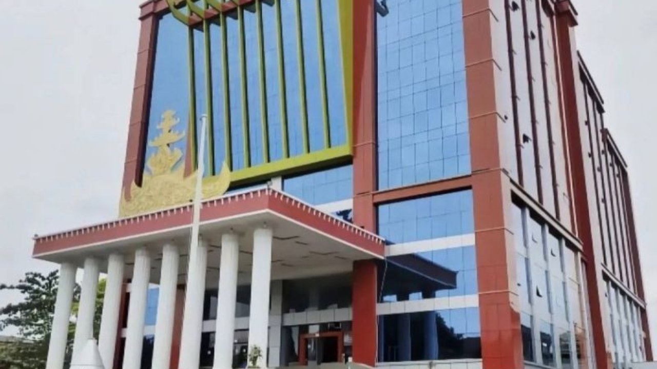 Pemkot Bandarlampung bentuk Satgas Terpadu untuk berantas ormas premanisme dan menjaga ketertiban masyarakat demi iklim investasi yang kondusif.