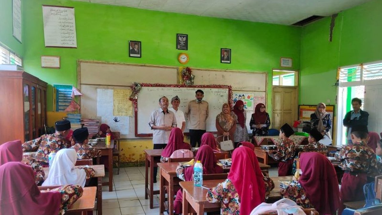 KPAI turun tangan mengecek pelaksanaan program Makan Bergizi Gratis (MBG) di Tasikmalaya pasca kasus keracunan massal yang menimpa ratusan pelajar.