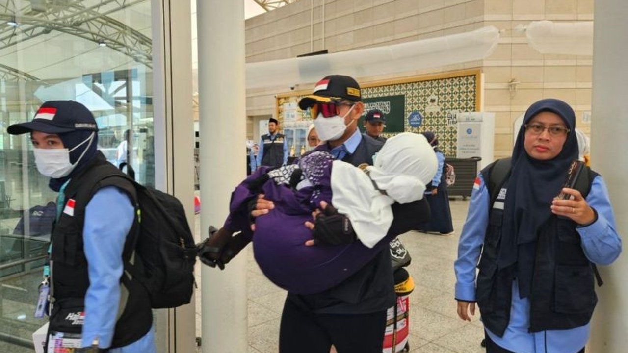 Kementerian Agama melaporkan 95,5% penerbangan haji gelombang I tepat waktu, menjadi indikator positif kelancaran operasional haji 2025.