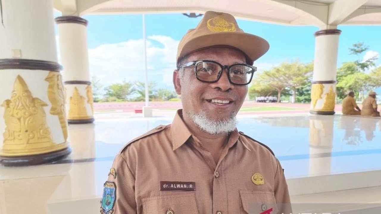 Pemprov Papua Barat mengalokasikan Rp5 miliar dari dana otsus untuk beasiswa dokter spesialis bagi 23 orang asli Papua, atasi kekurangan tenaga medis.