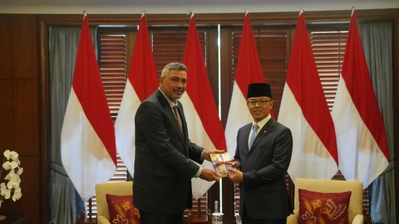 Menlu RI dan Dubes Venezuela bertemu membahas penguatan kerjasama ekonomi, politik, sosial budaya, serta peran di forum multilateral dan regional.