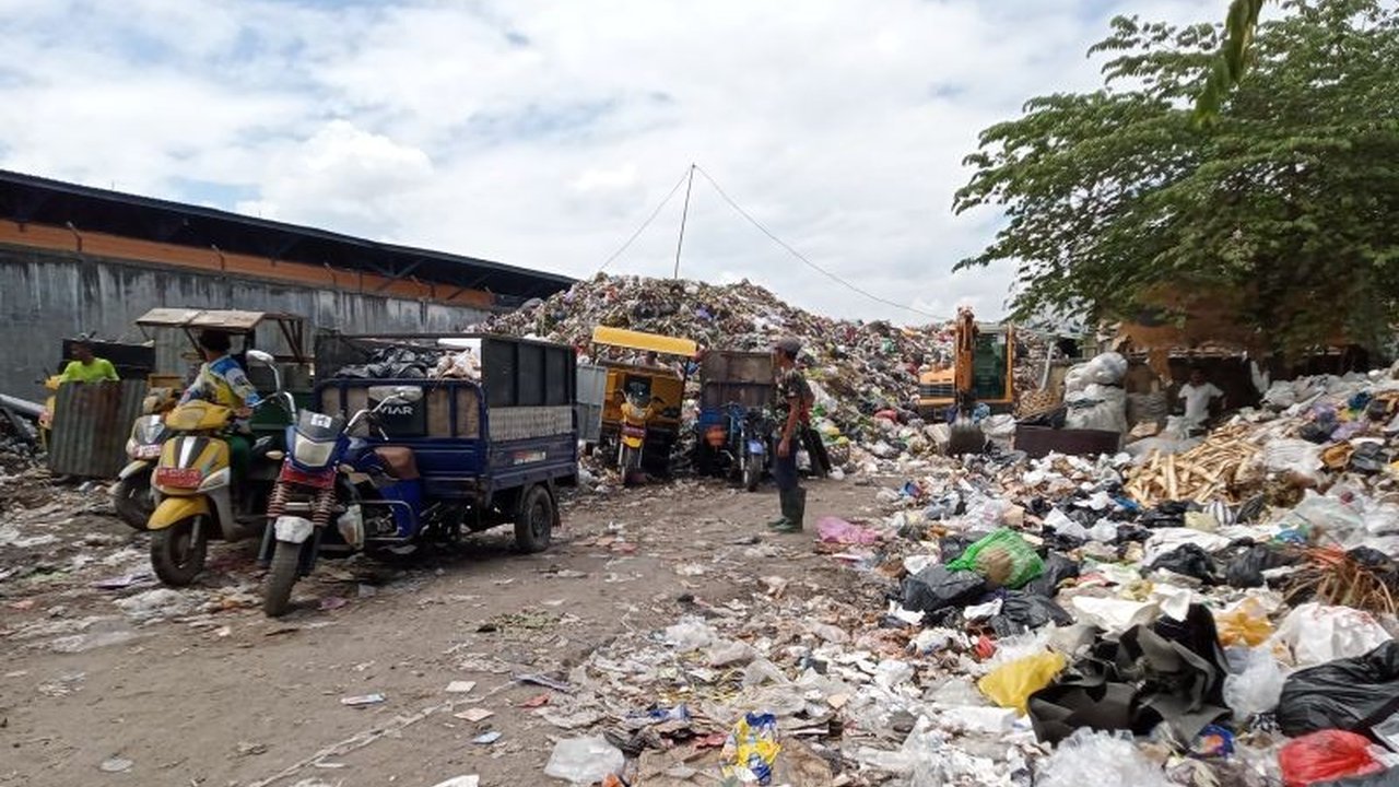 DLH Mataram alihkan pembuangan sampah ke lahan IPAL komunal karena TPST Sandubaya penuh akibat penutupan TPA Kebon Kongok.