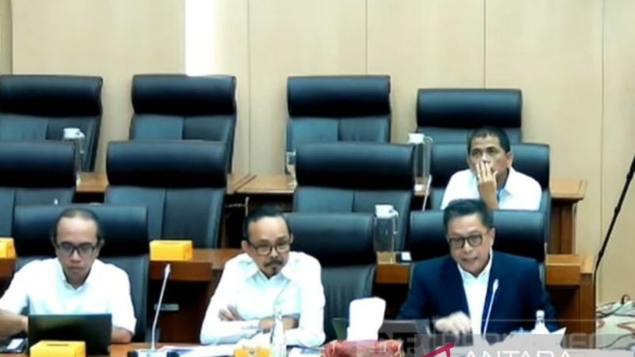 Kementerian Lingkungan Hidup (KLH) mengusulkan insentif kendaraan listrik untuk mempercepat pengendalian emisi sektor transportasi di Indonesia.