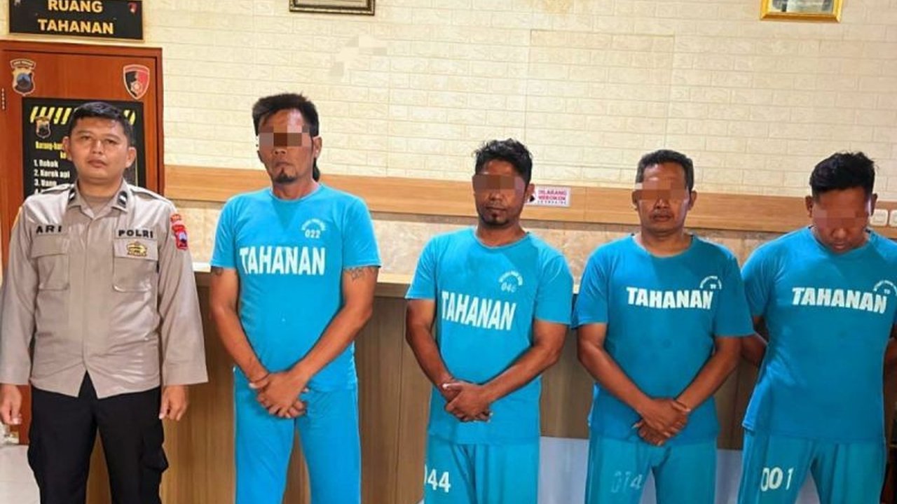 Polda Jateng menangkap 4 oknum anggota ormas GRIB Jaya yang terlibat perusakan dan pencurian aset PT KAI di Semarang. Pelaku dijerat pasal berlapis.