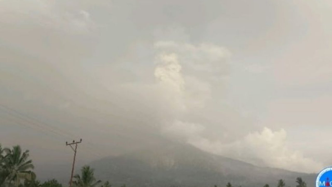 Gunung Lewotobi Laki-Laki Naik Status Awas: Erupsi Dahsyat Ancam Flores Timur!