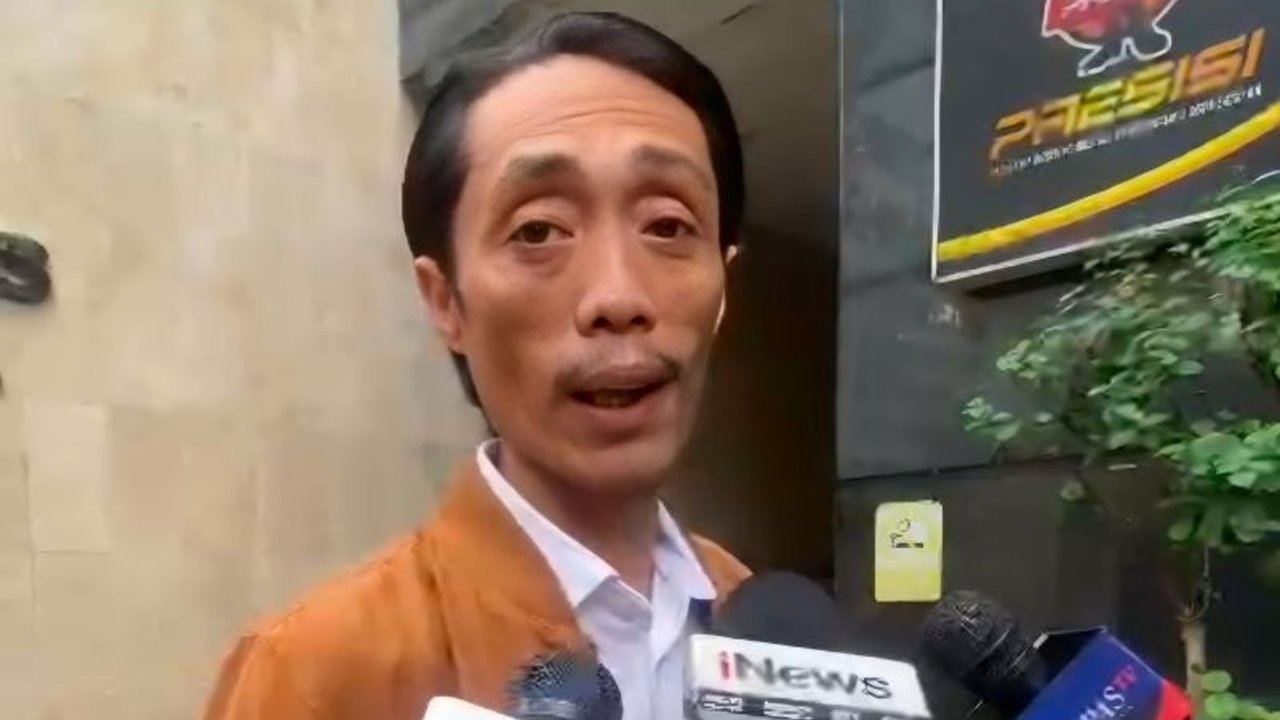 Kader PSI, Dian Sandi, datangi Polda Metro Jaya terkait undangan klarifikasi kasus dugaan ijazah palsu yang menyeret nama Presiden Jokowi.