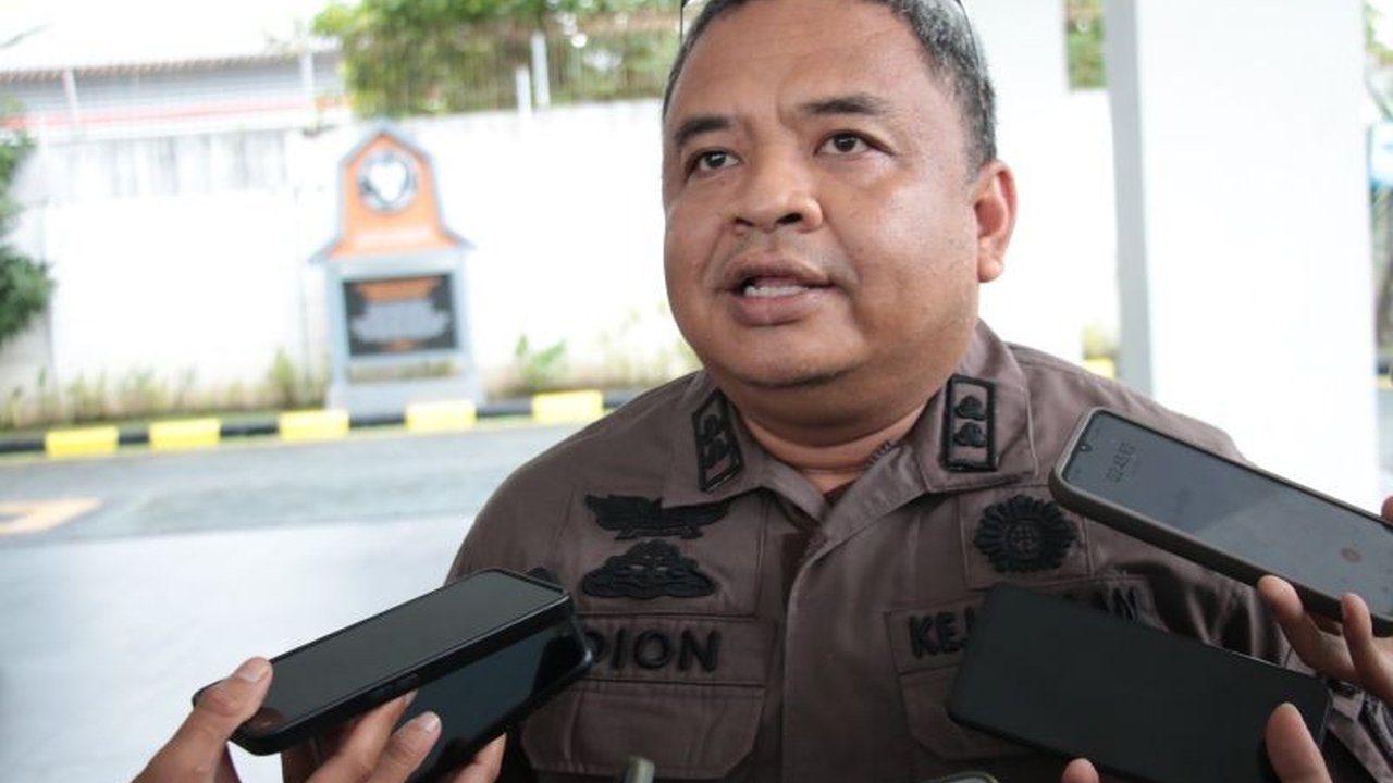 Kejari Mataram mengungkap modus korupsi bansos dana pokir DPRD senilai Rp6 miliar, meliputi kelompok fiktif, pemotongan dana, dan penyaluran tak sesuai aturan.