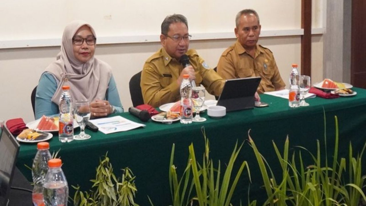 Pemkab Banjar meraih predikat UHC Madya tingkat nasional berkat program Jaminan Kesehatan Nasional (JKN) yang menjangkau 99,47% penduduk.