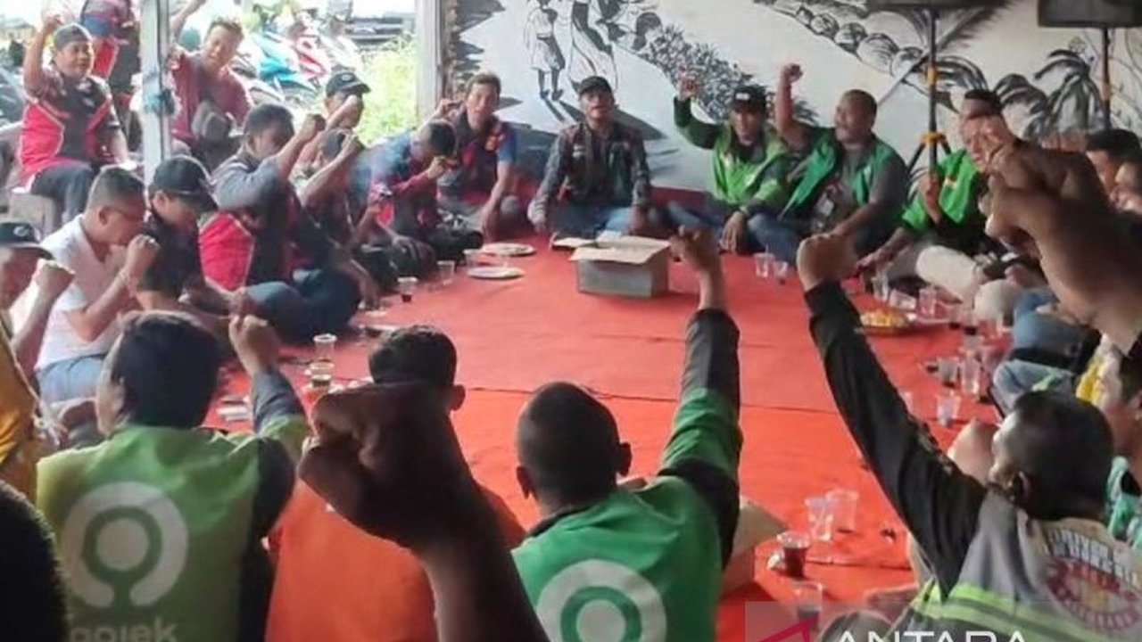 Pemerintah merespons cepat aspirasi pengemudi ojek online (ojol) dengan dialog bersama Kemenhub sebelum aksi demonstrasi terkait tuntutan transparansi dan kesejahteraan.