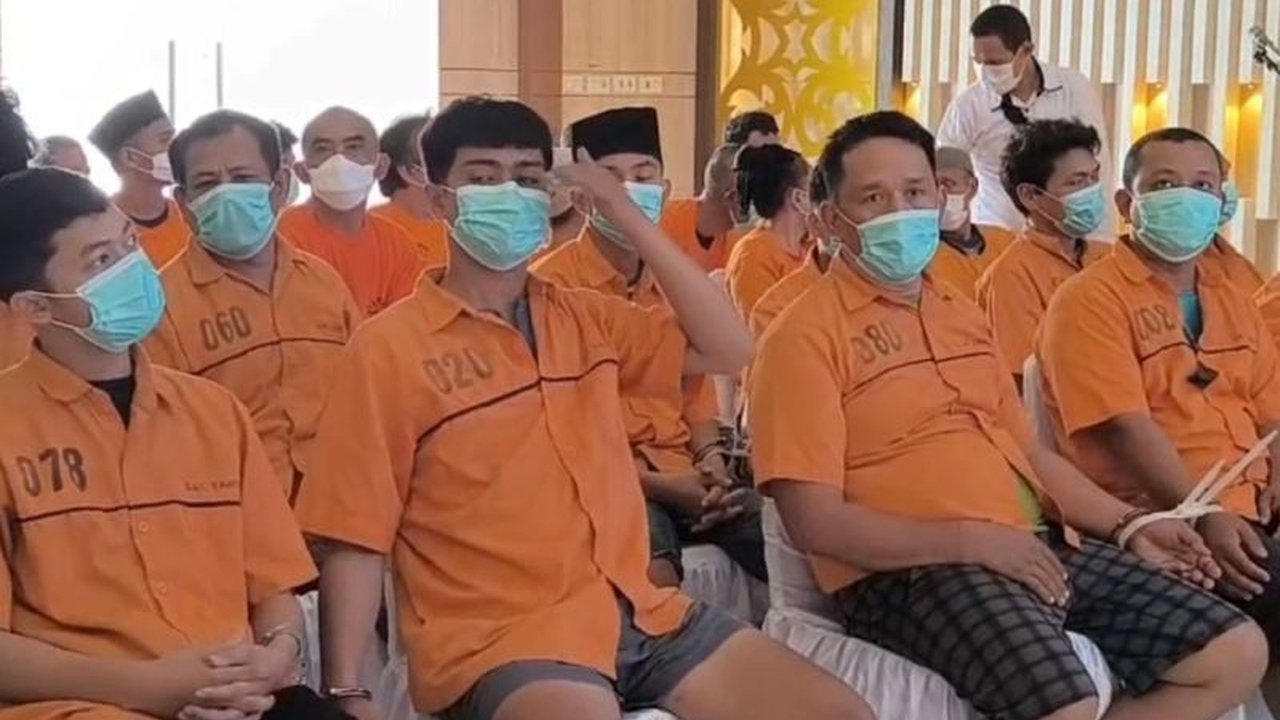 Polda Lampung membongkar kasus pungli berkedok badan hukum di Lampung Utara, modus operandi premanisme yang meresahkan masyarakat dan merugikan negara.