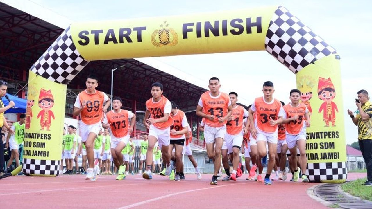Sebanyak 67 peserta seleksi Akpol 2025 Polda Jambi mengikuti Uji Kesamaptaan Jasmani (UKJ), Kapolda Jambi berikan motivasi langsung.