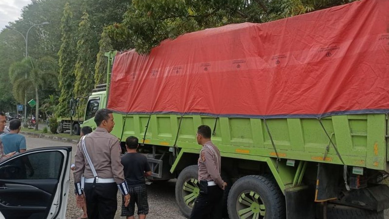 Polda Jambi menindak 52 kendaraan ODOL dalam operasi sepekan. Polres Sarolangun mencatat penindakan terbanyak, mendukung kebijakan nasional.