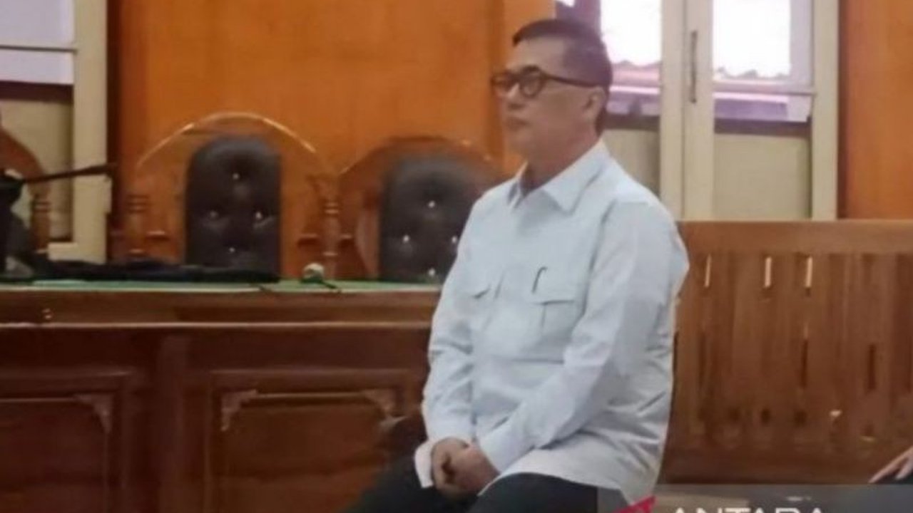 Pengadilan Tinggi Medan memperberat vonis mantan Sekretaris Dinkes Sumut menjadi 7 tahun penjara terkait korupsi pengadaan APD COVID-19 yang merugikan negara.