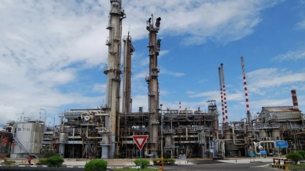 Kilang Dumai menargetkan produksi 523 ribu barel avtur untuk mendukung kelancaran penerbangan haji 2025 di embarkasi Sumatera Bagian Utara.