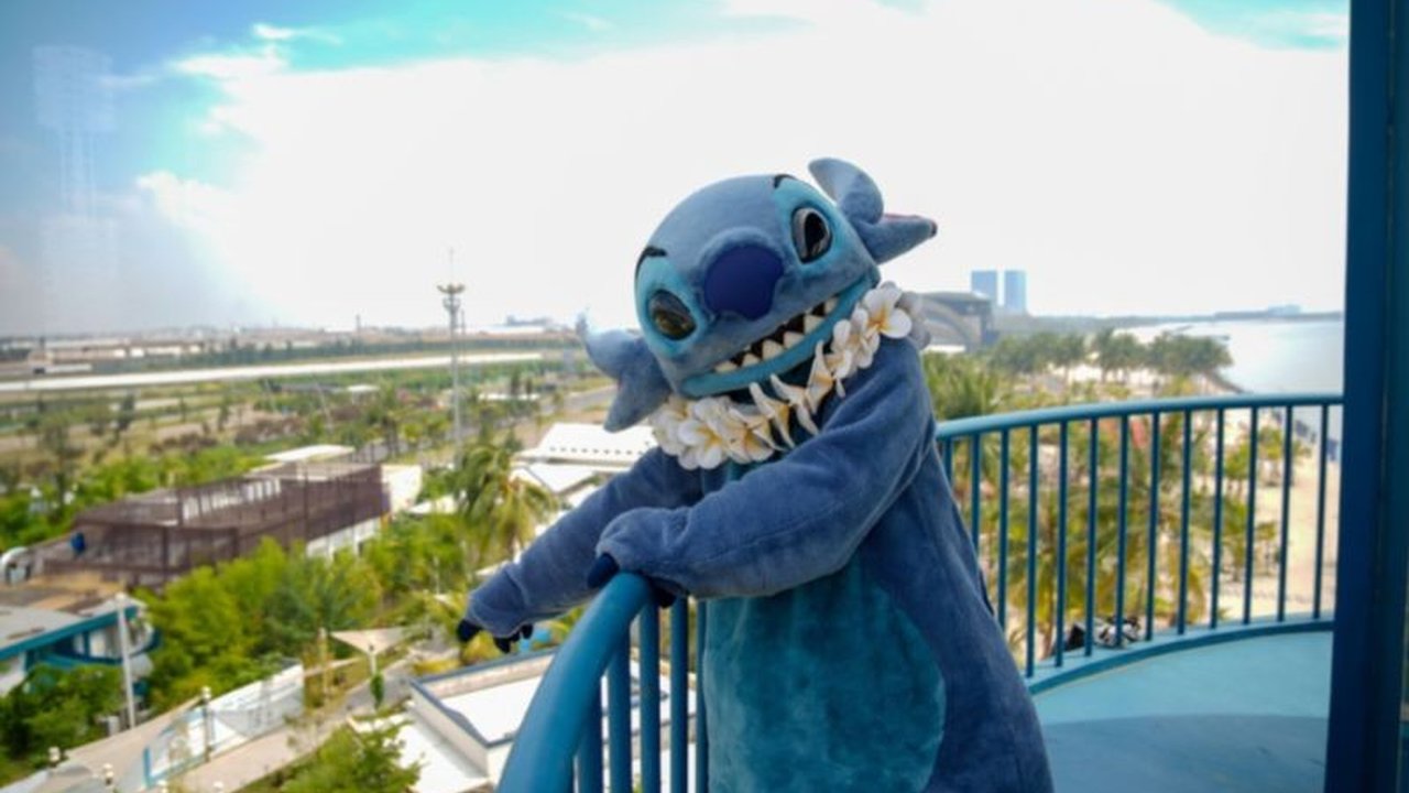 Disney Indonesia hadirkan Stitch Summer Invasion di PIK 2, rayakan libur sekolah dan perilisan film live-action Lilo & Stitch dengan instalasi imersif dan koleksi merchandise.