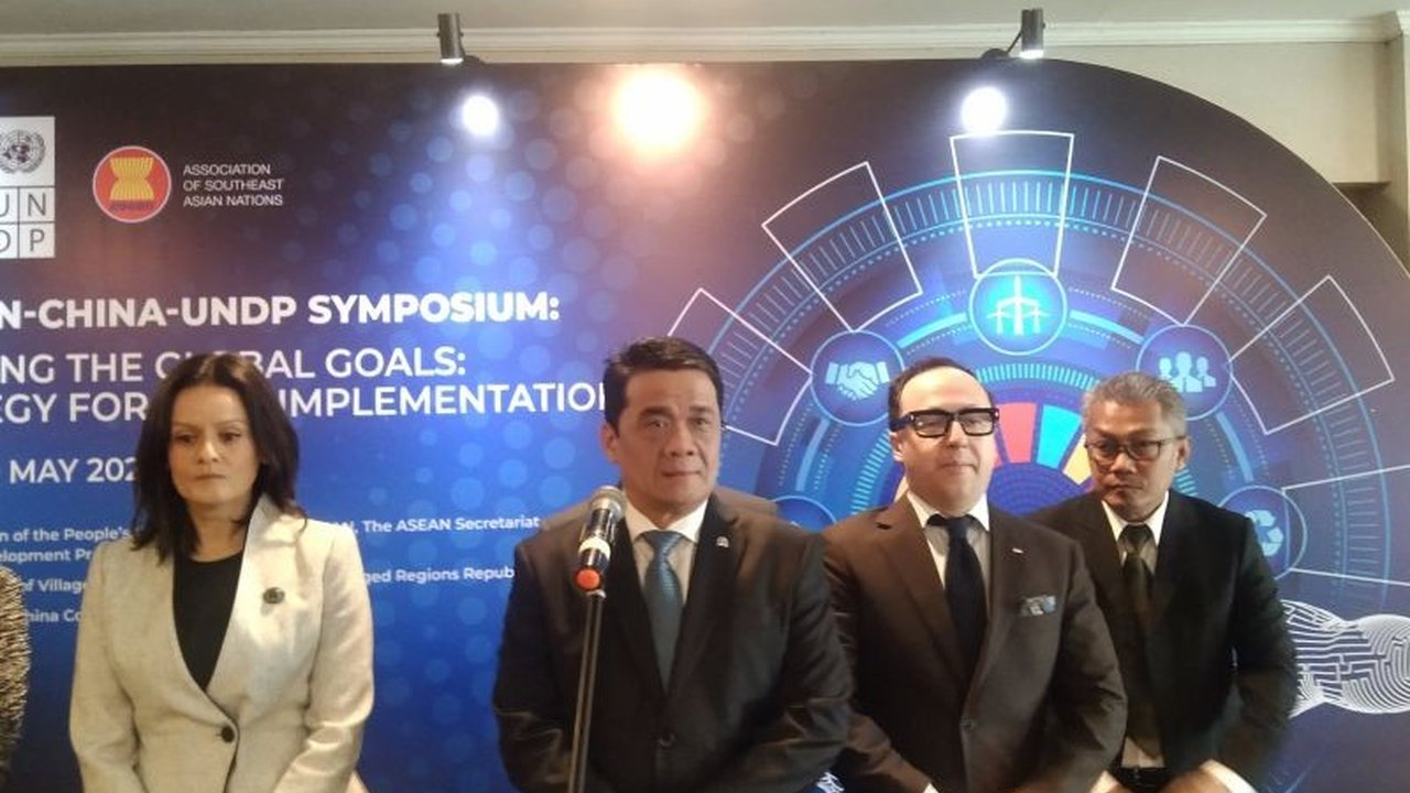 Wamendes Ahmad Riza Patria menyatakan harga serap gabah Rp6.500/kg genjot kesejahteraan petani desa dengan stok beras nasional melimpah.