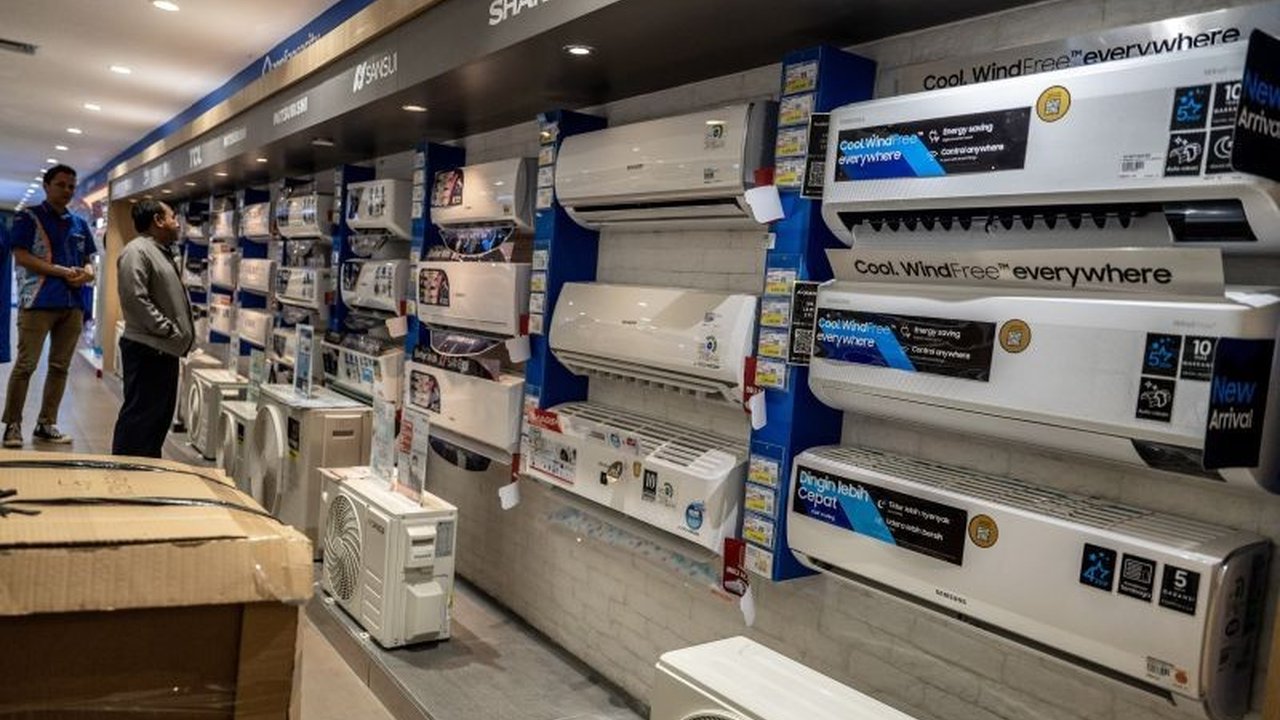 Suhu ideal AC penting disesuaikan dengan kondisi luar agar tubuh tidak kaget dan terhindar dari masalah kesehatan seperti kulit kering.