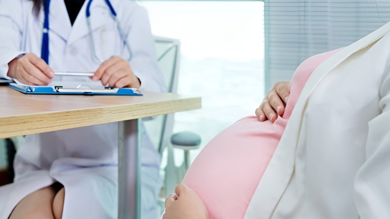 Pakar kesehatan menyarankan diagnosis prenatal sebagai langkah penting deteksi dini potensi kelainan janin demi perencanaan terbaik bagi orang tua.