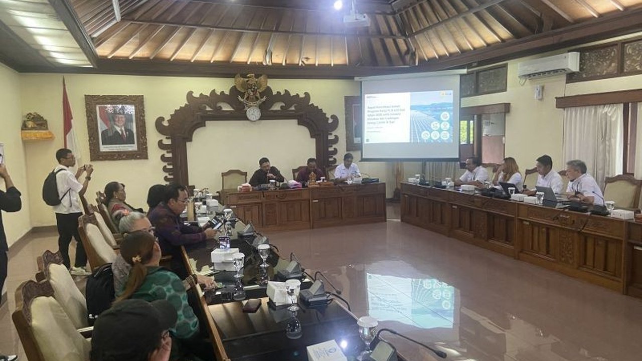 DPRD Bali mendesak PLN memberikan kompensasi kepada warga terdampak mati listrik, khususnya UMKM, dan mendorong kemandirian energi di Bali.
