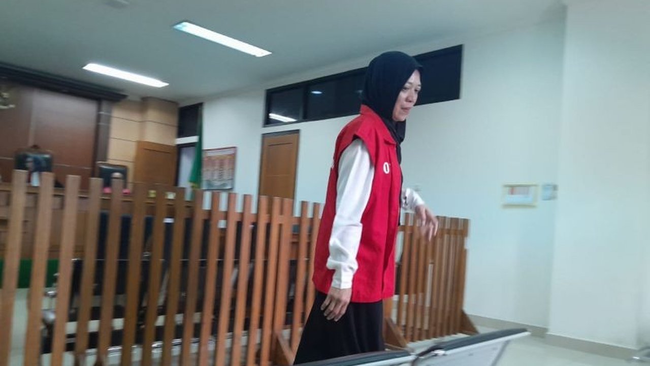 Paspampres gadungan yang mencoba menipu istri Menteri Desa (Mendes) dituntut 2,5 tahun penjara atas pemalsuan surat.