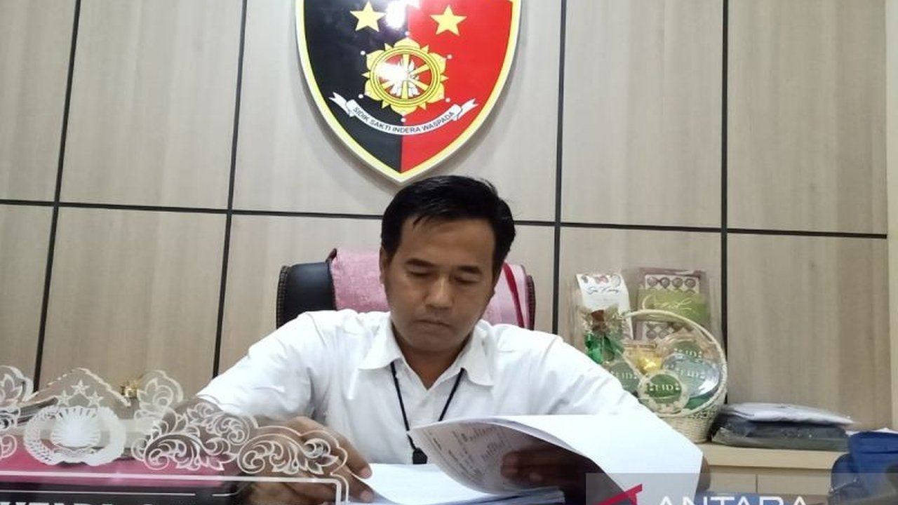 Polres Batang terus usut kasus korupsi proyek jalan Desa Sawahjoho. Penetapan tersangka menunggu hasil audit kerugian negara dari Inspektorat.