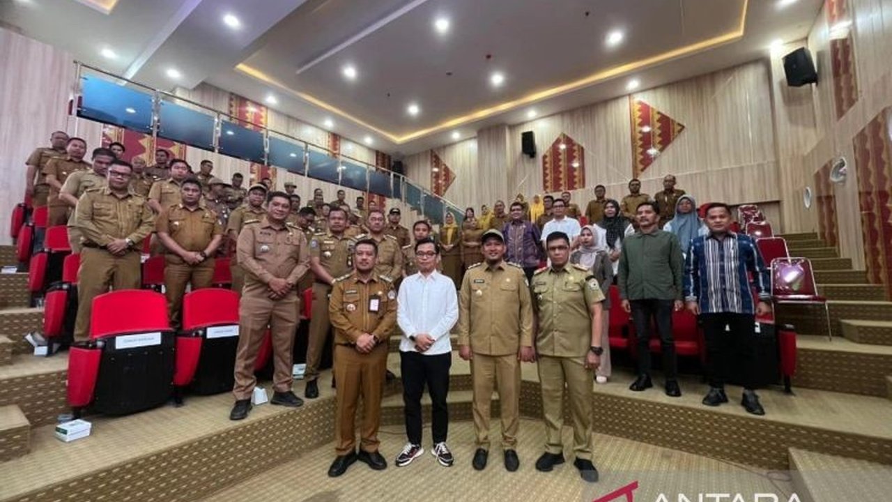 Pemkot Kendari mempercepat pembentukan Koperasi Merah Putih di 65 kelurahan sebagai dukungan program nasional, target selesai sebelum Juli 2025.