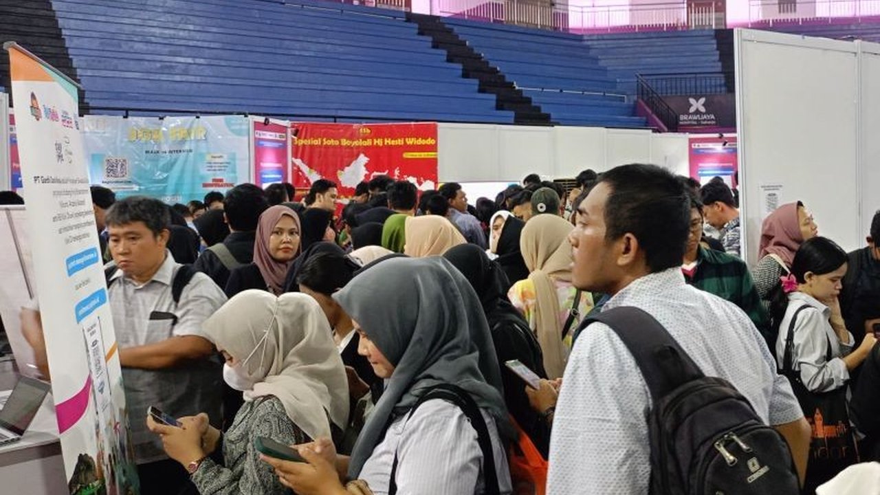 Pemprov DKI Jakarta memperbanyak bursa kerja untuk lulusan SMA/SMK sederajat, dengan 2.000 lowongan tersedia di Jakarta Timur.