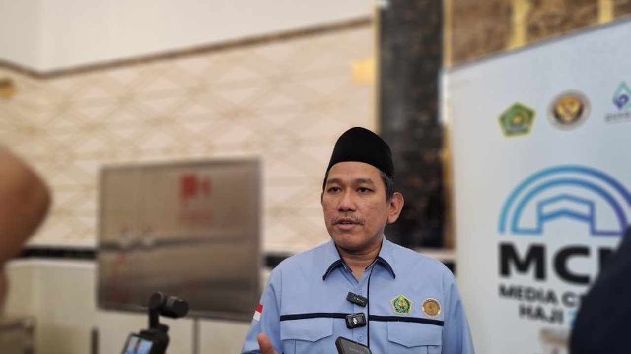 PPIH Daker Madinah memberangkatkan 220 jamaah haji yang terpisah dari rombongan ke Makkah, memastikan semua jamaah dapat menunaikan ibadah umrah.
