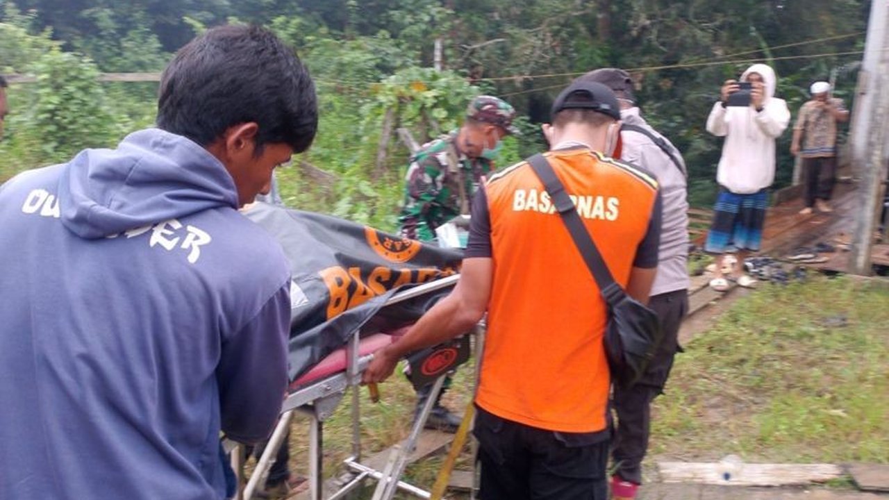 Tim gabungan menemukan jasad SM (32), warga Kotabaru, Kalsel, yang tewas diterkam buaya di Sungai Manunggul setelah pencarian selama tiga hari.