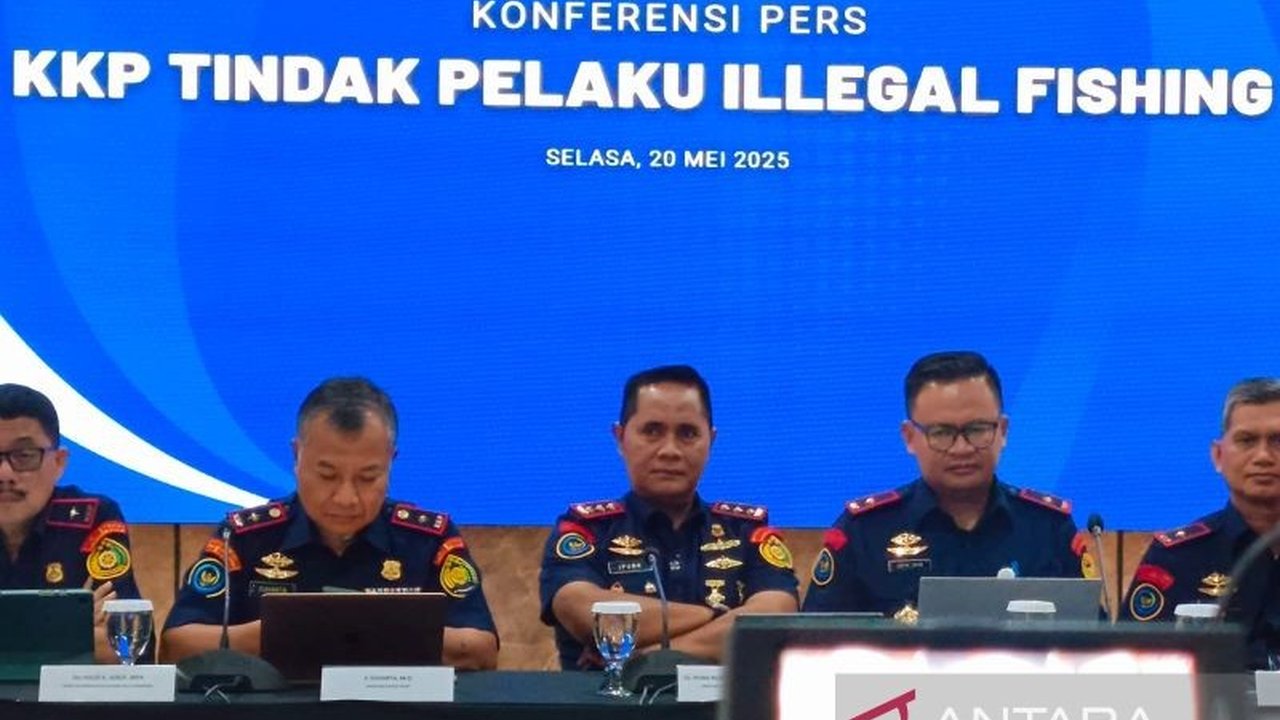 Kementerian Kelautan dan Perikanan (KKP) berhasil menangkap 32 kapal pelaku illegal fishing dan selamatkan potensi kerugian negara hingga Rp774,3 miliar.
