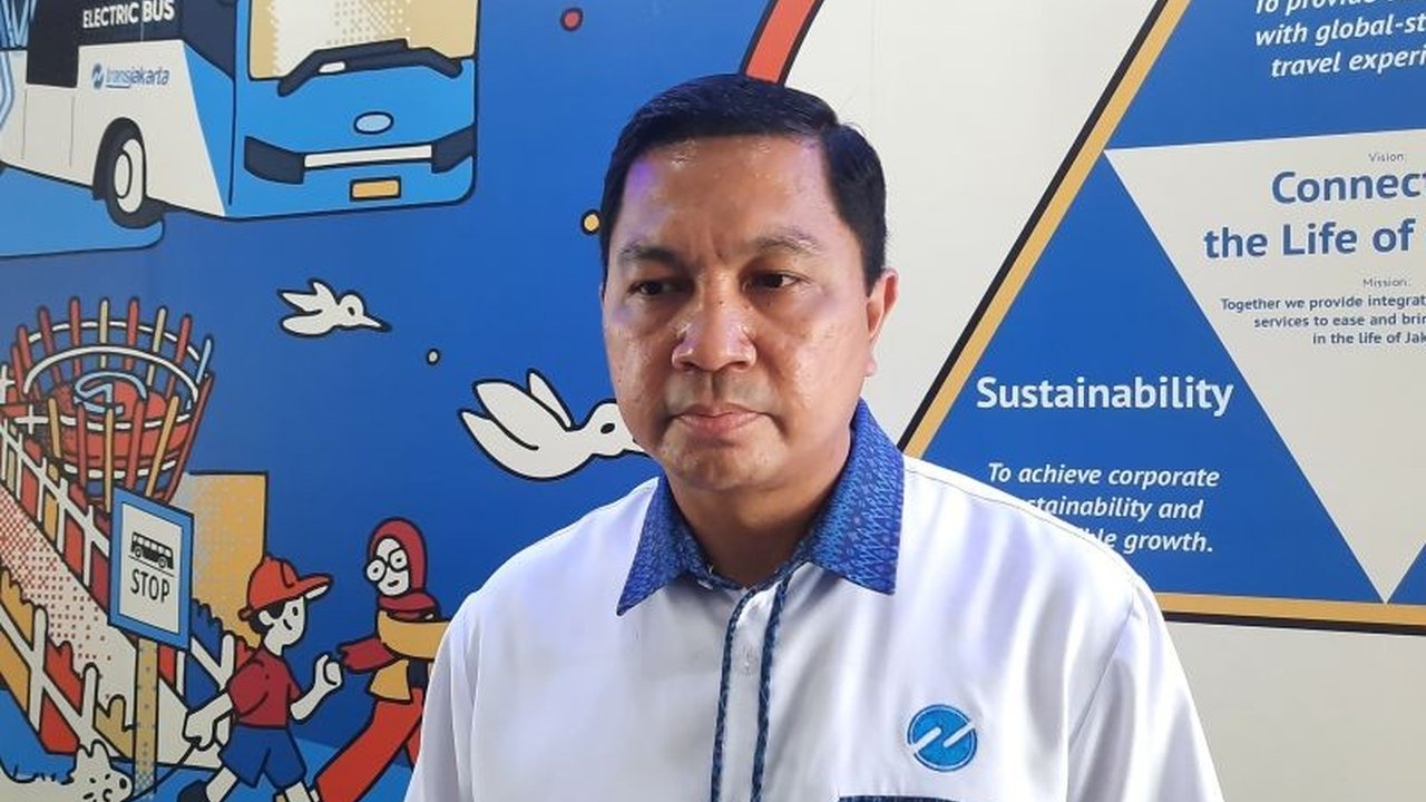 Transjakarta terapkan sistem buka tutup jalur di Patung Kuda terkait demo ojol untuk antisipasi kepadatan dan kemacetan di sekitar Istana Merdeka.