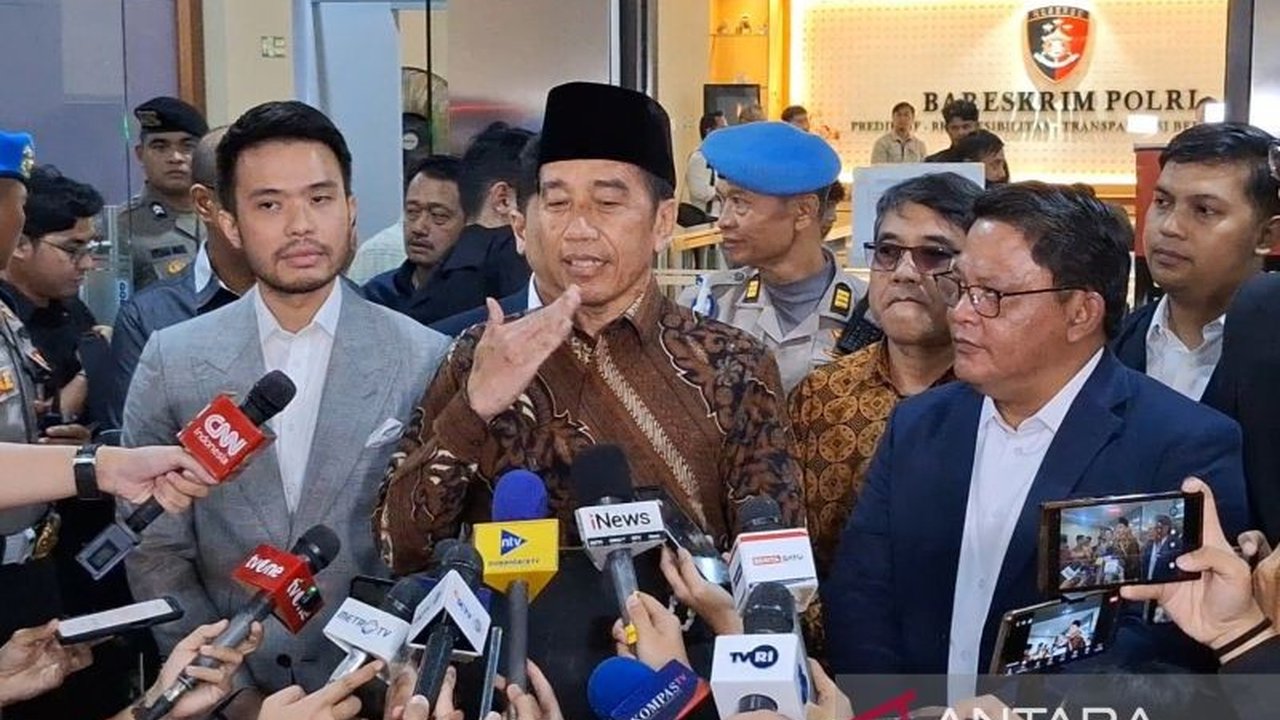 Presiden Jokowi siap memperlihatkan ijazahnya di pengadilan jika diminta hakim terkait tudingan ijazah palsu yang dilaporkan Eggi Sudjana.